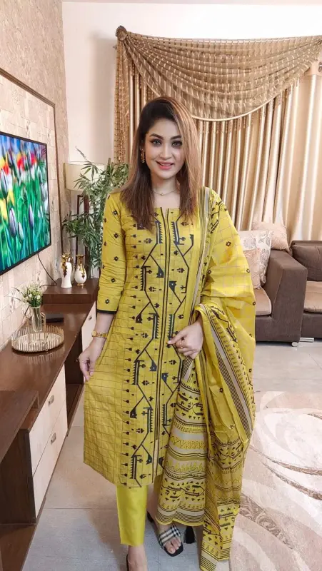 আনস্টিজ আফসান স্ক্রিন প্রিন্ট থ্রি-পিস - Chic Modern Design