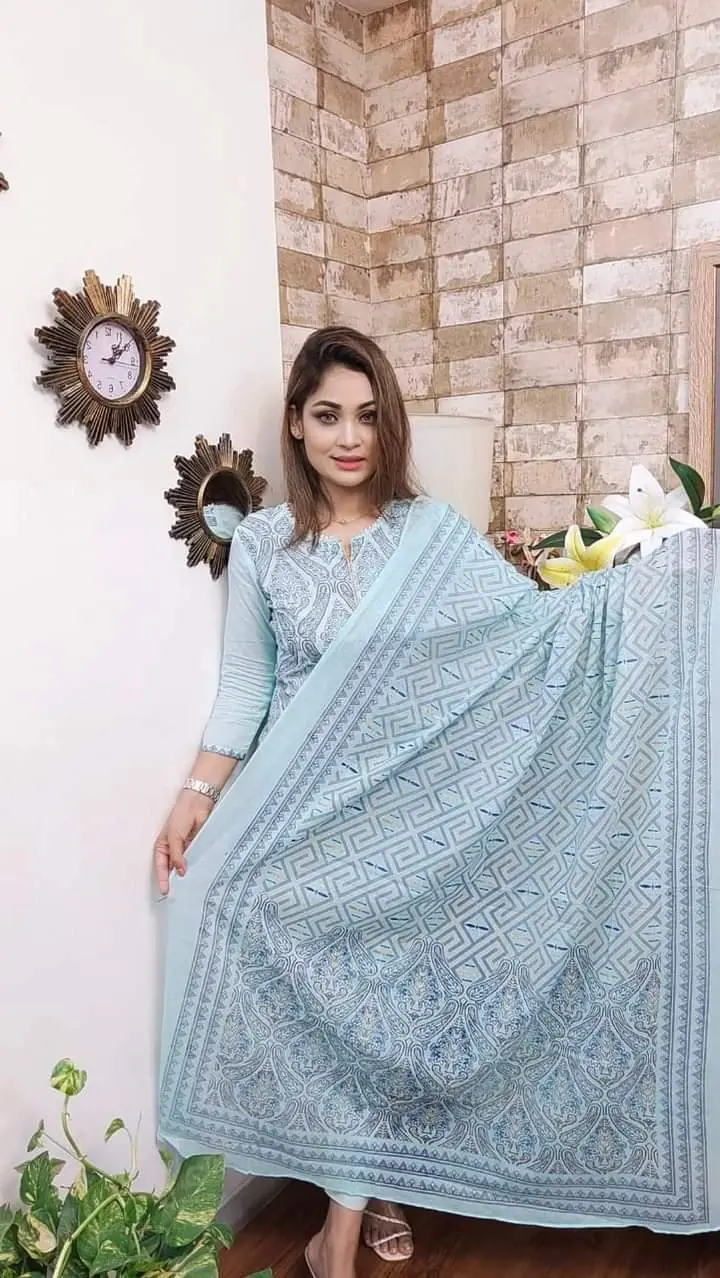 আনস্টিজ আফসান স্ক্রিন প্রিন্ট থ্রি-পিস - Trendy Everyday Wear