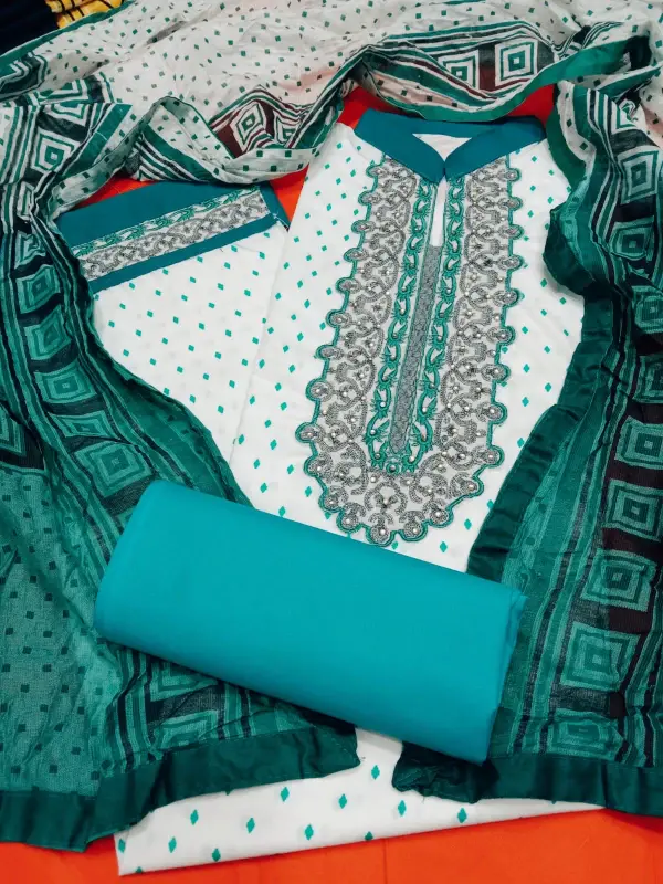 বুটিকস থ্রি পিস - Effortless Chic Design