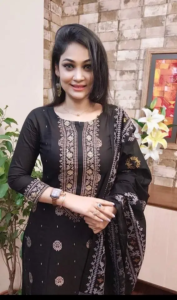 আনস্টিজ আফসান স্ক্রিন প্রিন্ট থ্রি-পিস - Standout Outfit Choice