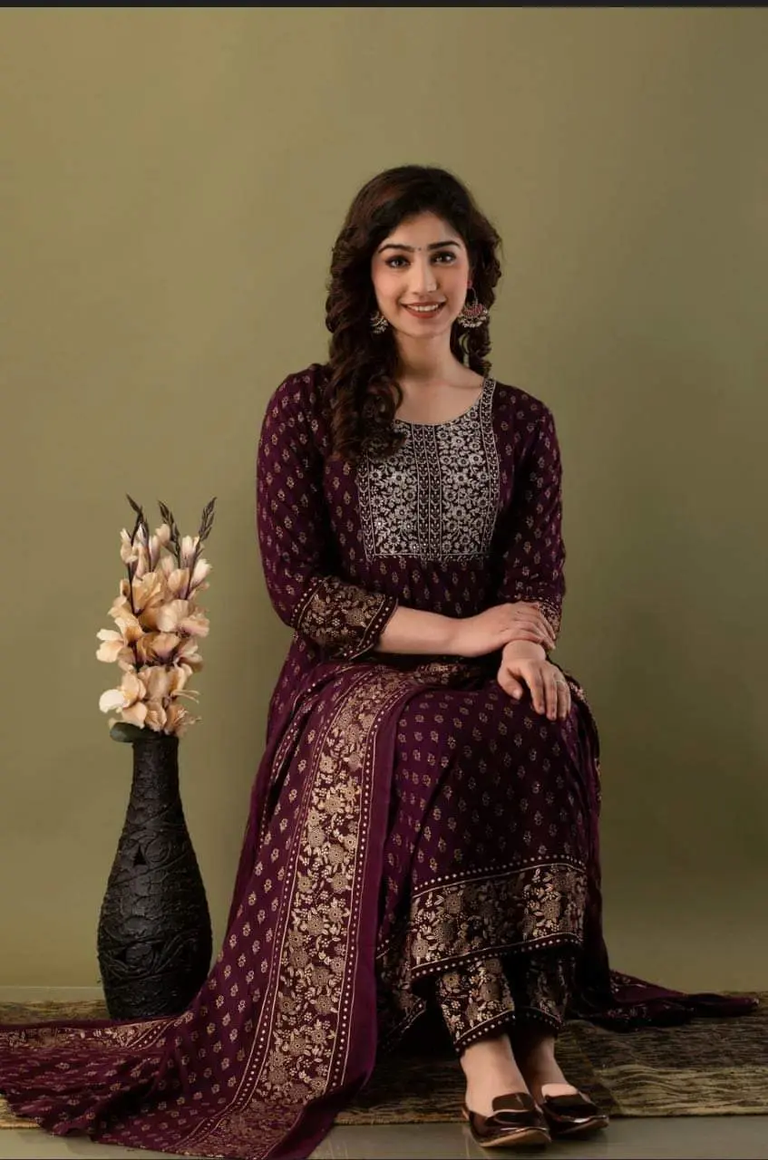 আনস্টিজ স্ক্রিন প্রিন্ট থ্রি-পিস - Stylish Comfort