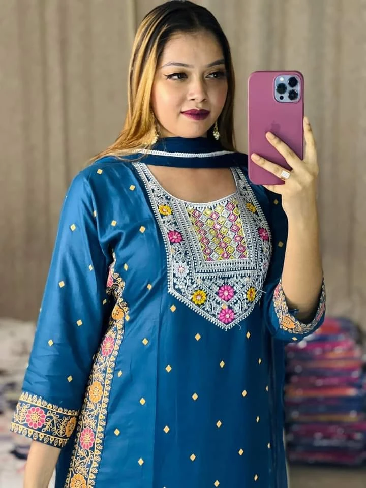 লাক্সারি সিকুয়েন্স গারারা থ্রি পিস কিনুন Nazmas এ