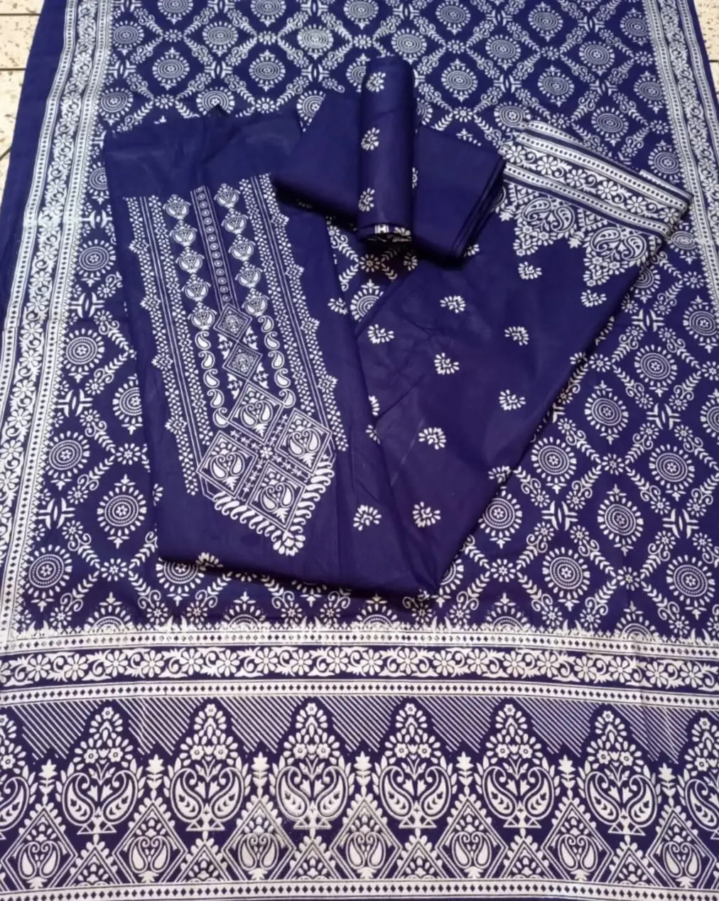 কাতান স্ক্রিন প্রিন্ট থ্রি পিস (সাদা গ্লিটার) - Radiant Fashion Selection