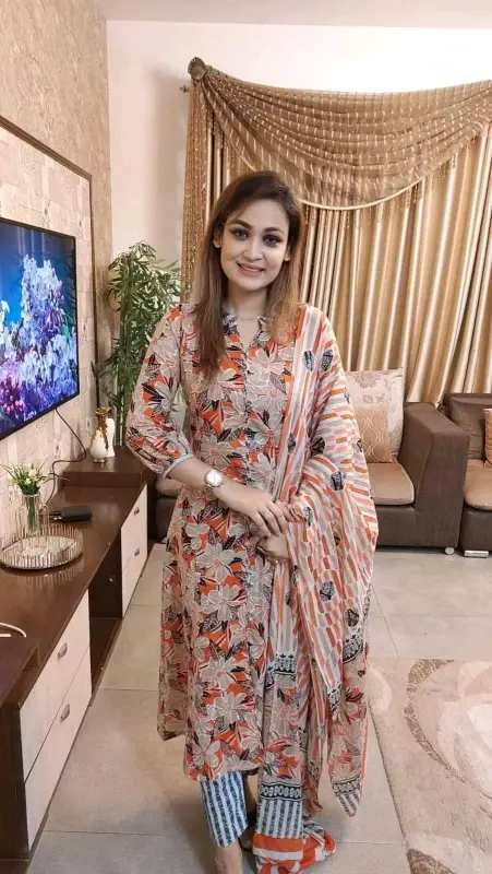 আনস্টিজ স্ক্রিন প্রিন্ট থ্রি-পিস - Perfect for Layering