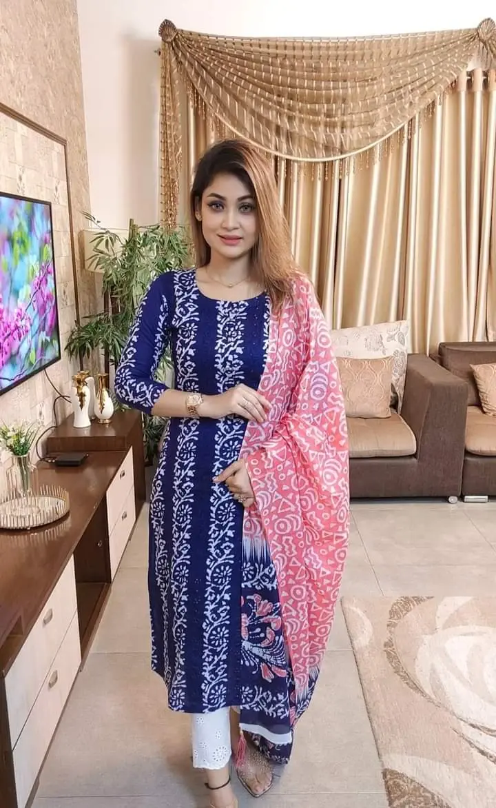 আনস্টিজ স্ক্রিন প্রিন্ট থ্রি-পিস - Fashion-Forward Look