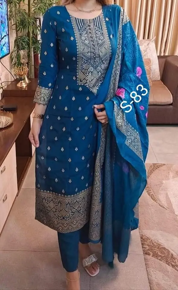 আনস্টিজ স্ক্রিন প্রিন্ট থ্রি-পিস - Effortless Glamorous Look