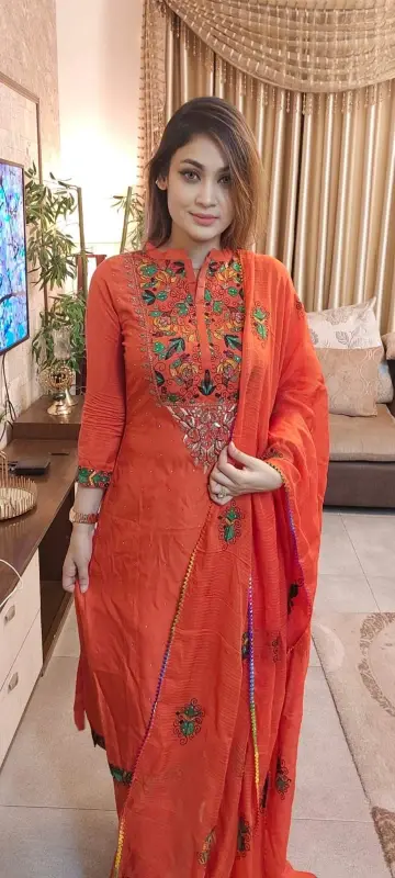 আনস্টিজ স্ক্রিন প্রিন্ট থ্রি-পিস - Flattering Fit