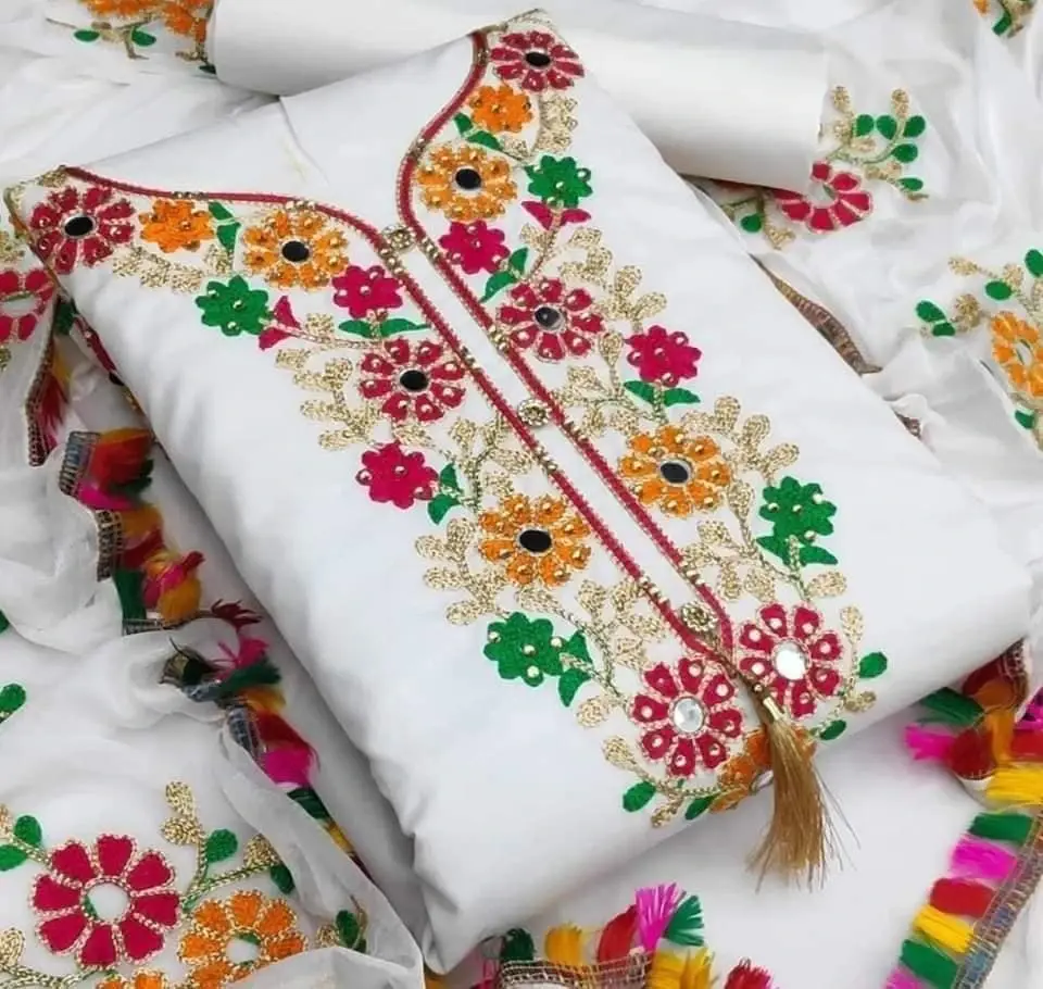 কাশ্মীরী আড়ি এম্ব্রডারী থ্রি-পিচ - Elegant Cultural Ensemble