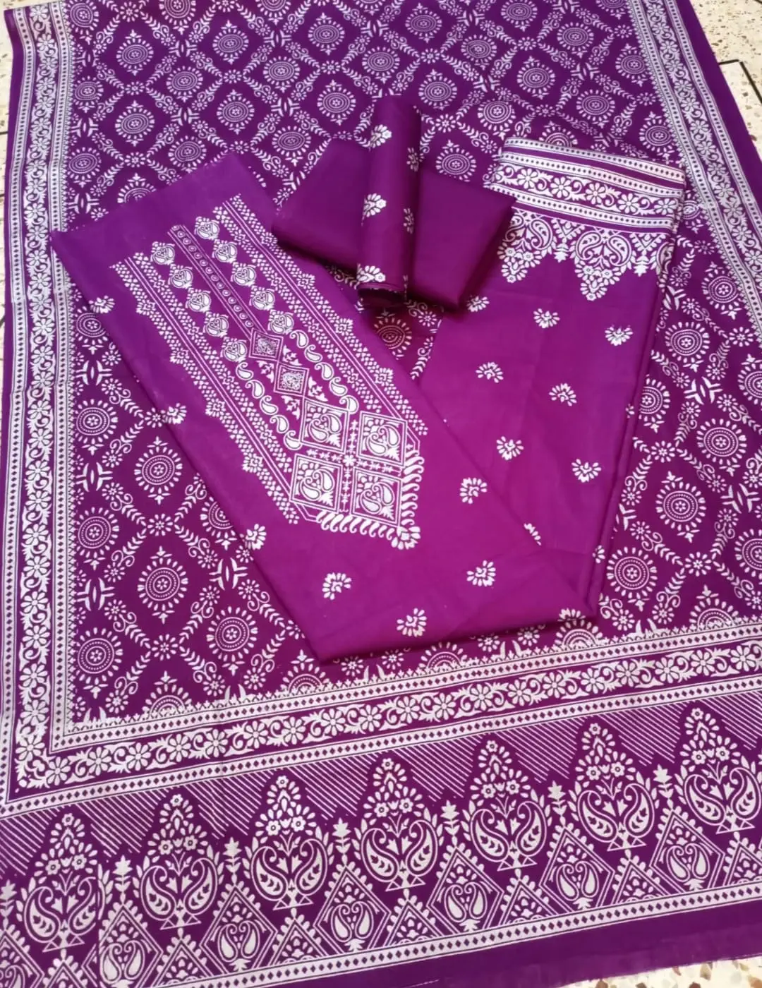 কাতান স্ক্রিন প্রিন্ট থ্রি পিস (সাদা গ্লিটার) - Radiant Fashion Selection