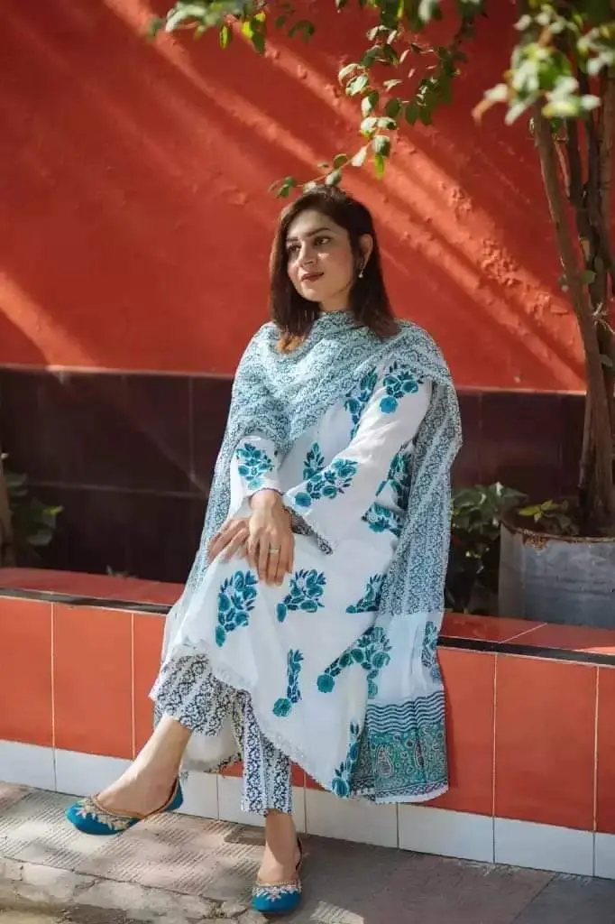 Unstitch Three Piece - আপনার সৃজনশীলতার জন্য আদর্শ নির্বাচন