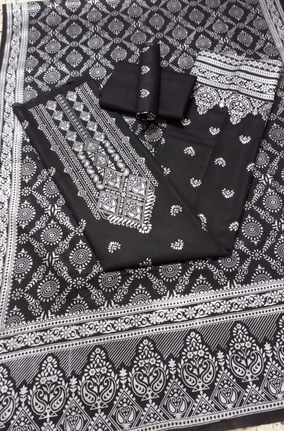 কাতান স্ক্রিন প্রিন্ট থ্রি পিস (সাদা গ্লিটার) - Radiant Fashion Selection